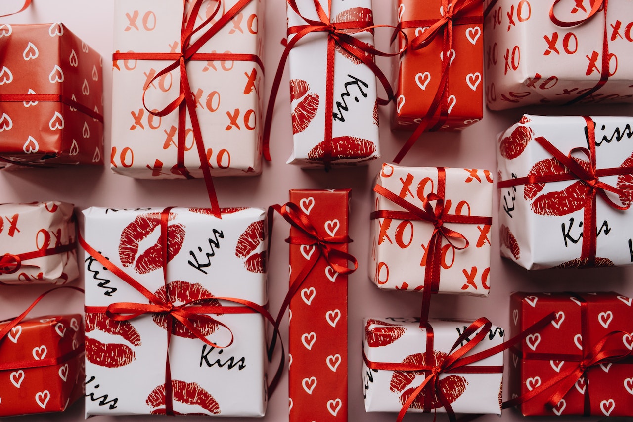 Actividad logística de San Valentín: así es como una entrega a tiempo puede salvar tu relación
